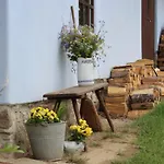 - Slapy/pazderny
